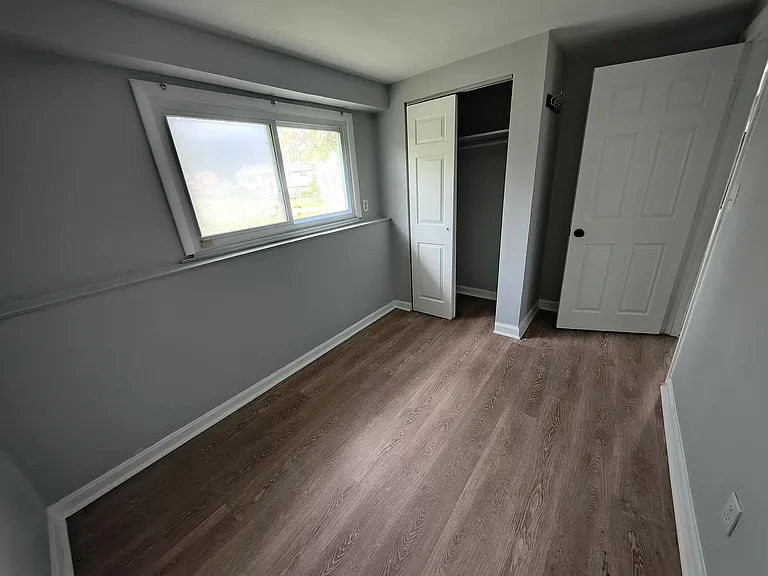 8 Mitchell Ave — Photo 3