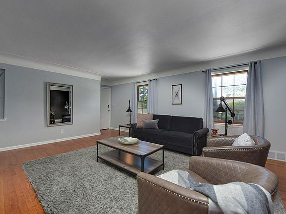 5th image of 18033 Chagrin Blvd