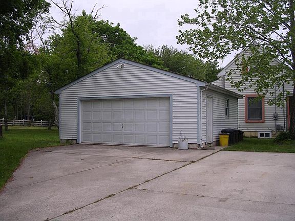 oversized 2 car garage