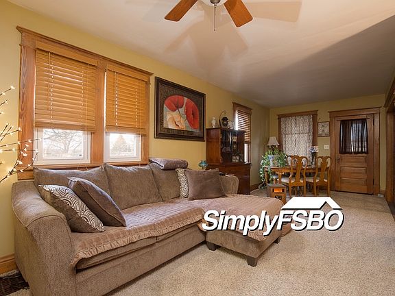 Living Room/Dining Area 