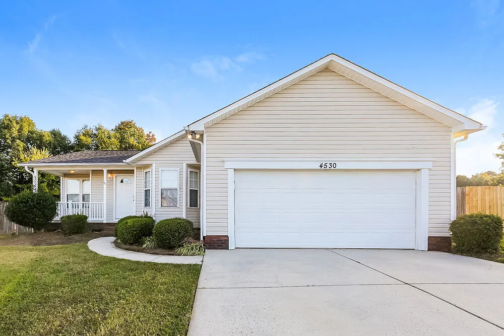3 bed, 2.0 bath, 1475 sqft, $2,015 — Photo 1