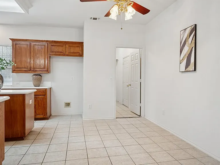 6629 Wickliff Trl — Photo 7