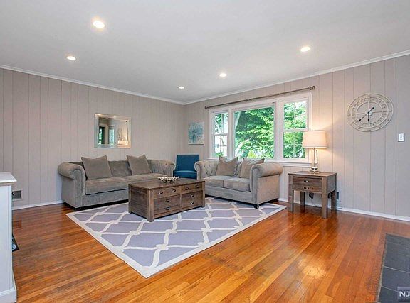 5th image of 71 Herring St