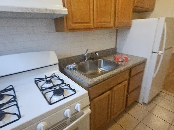 1040 Neilson St APT 2F, Far Rockaway, NY 11691
