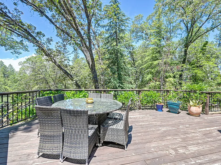 16832 Alice Way — Photo 32