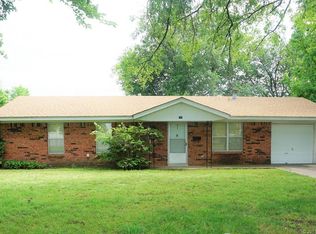 705 Cedar Ln, Okmulgee, OK 74447