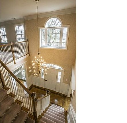 3rd image of 6 River Court Ln