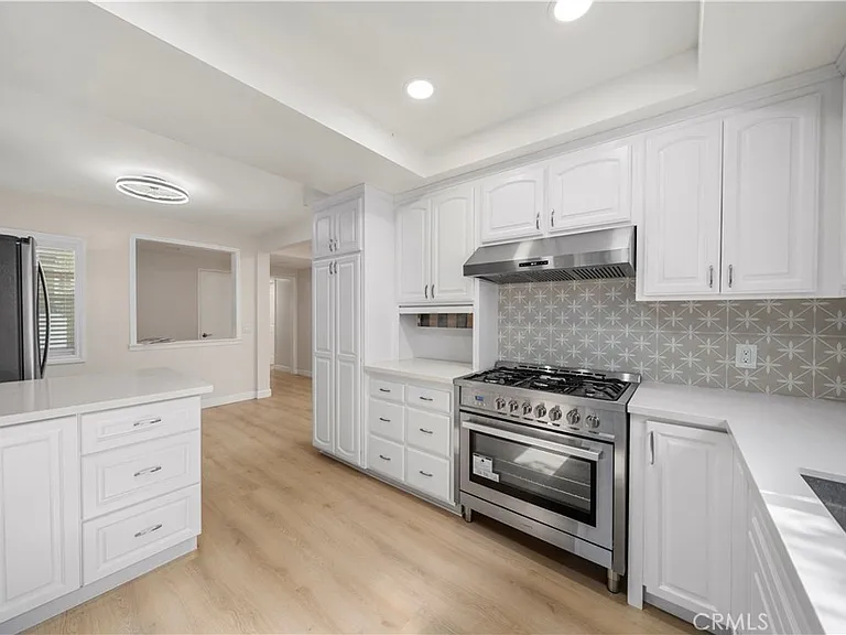 912 W Hill Ave — Photo 11