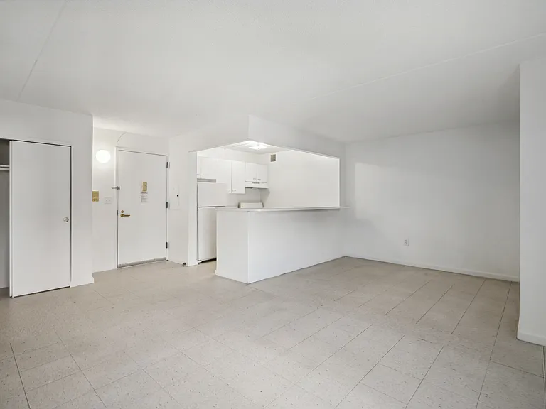 20-16 Seagirt Blvd #107 — Photo 11