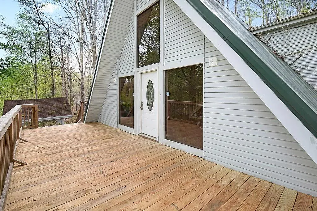 5 bed, 1940 sqft, $2,350 — Photo 1