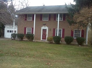 1102 Treeside Ln, Herndon, VA 20170