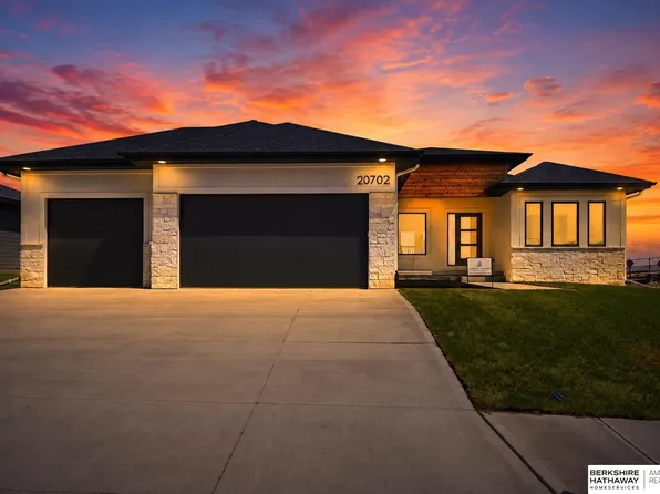20702 Vernon Ave, Elkhorn, NE 68022