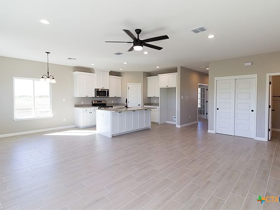 5th image of 121 Lost Pines Ln