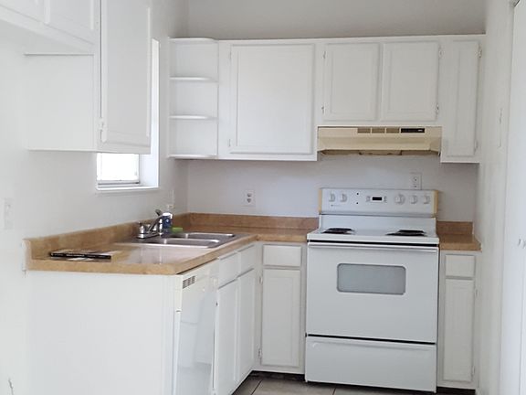 4th image of 915 S Patrick Dr