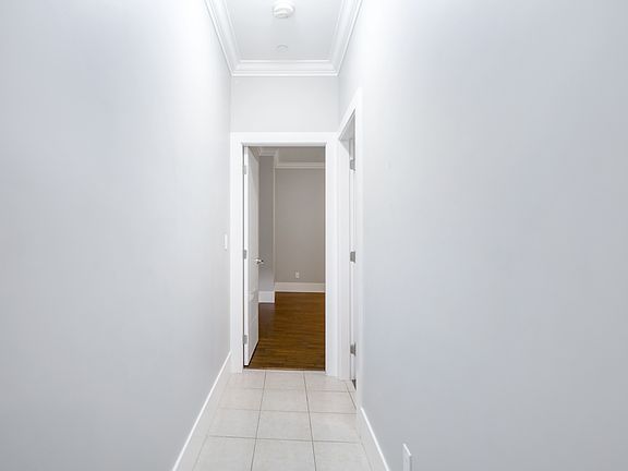 4th image of 146 W 40th Ave