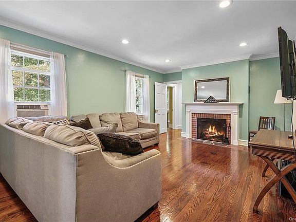 5th image of 246 N Main St