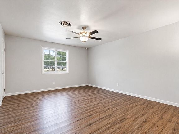 4th image of 1601 Alston Dr