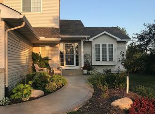 1704 Park Point Rd, Waconia, MN 55387