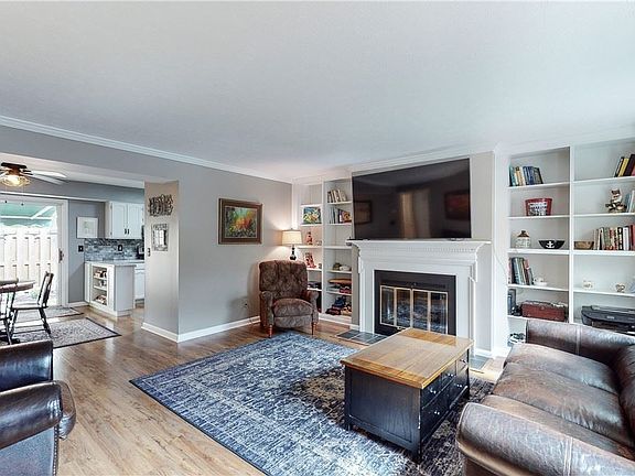 2nd image of 80 Commons Ct #12