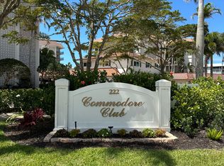 222 Harbour Dr APT 400, Naples, FL 34103