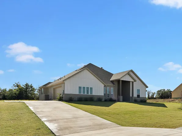 213 Blackjack Xing, Paradise, TX 76073