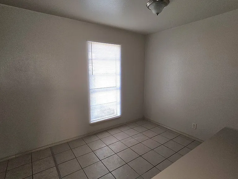 2219 E Travis St #206 — Photo 6
