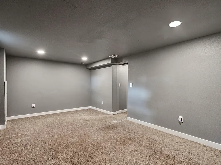 5231 Julian St — Photo 18