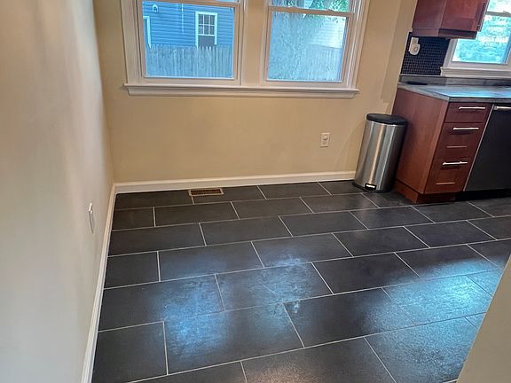 3rd image of 4816 Seminole Ave