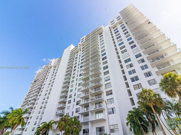 3rd image of 2801 NE 183rd St APT 214W
