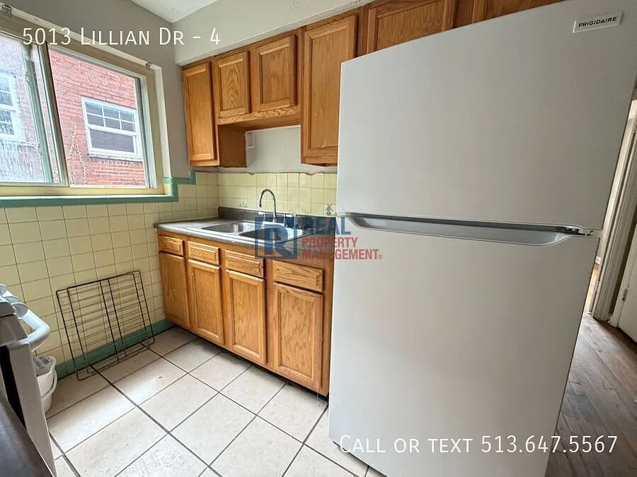 Cozy 1 BR with Hardwood Floors — Photo 2