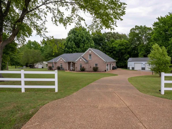 5570 Feathers Chapel Dr, Somerville, TN 38068