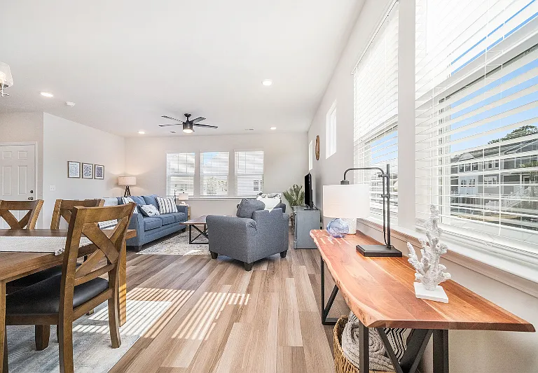 318 Lanyard St — Photo 9