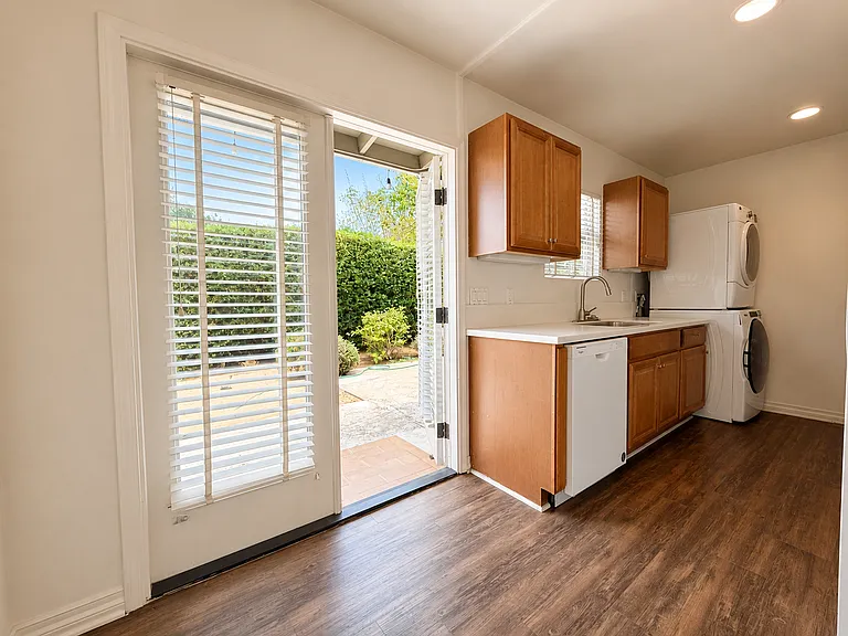 996 Pine Ave #998 — Photo 7
