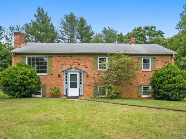 3590 Pinewood Dr, Keswick, VA 22947