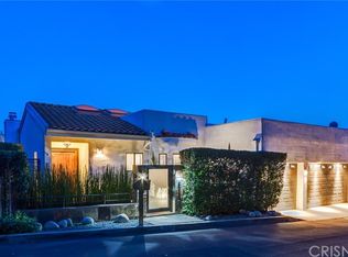 15059 Rayneta Dr, Sherman Oaks, CA 91403