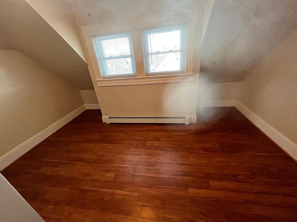 2nd image of 65 Rose St Floor 2