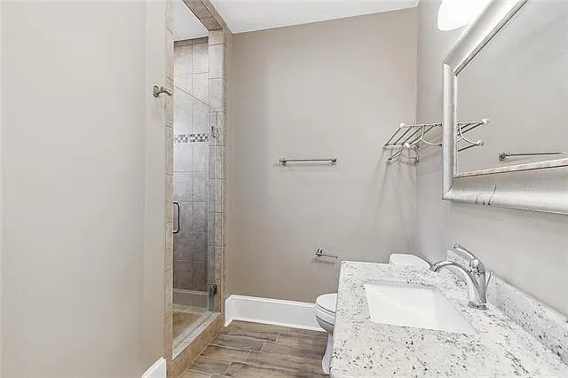 702 N Alexander St — Photo 10