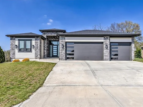 2601 Amanda Ln, Blue Springs, MO 64029