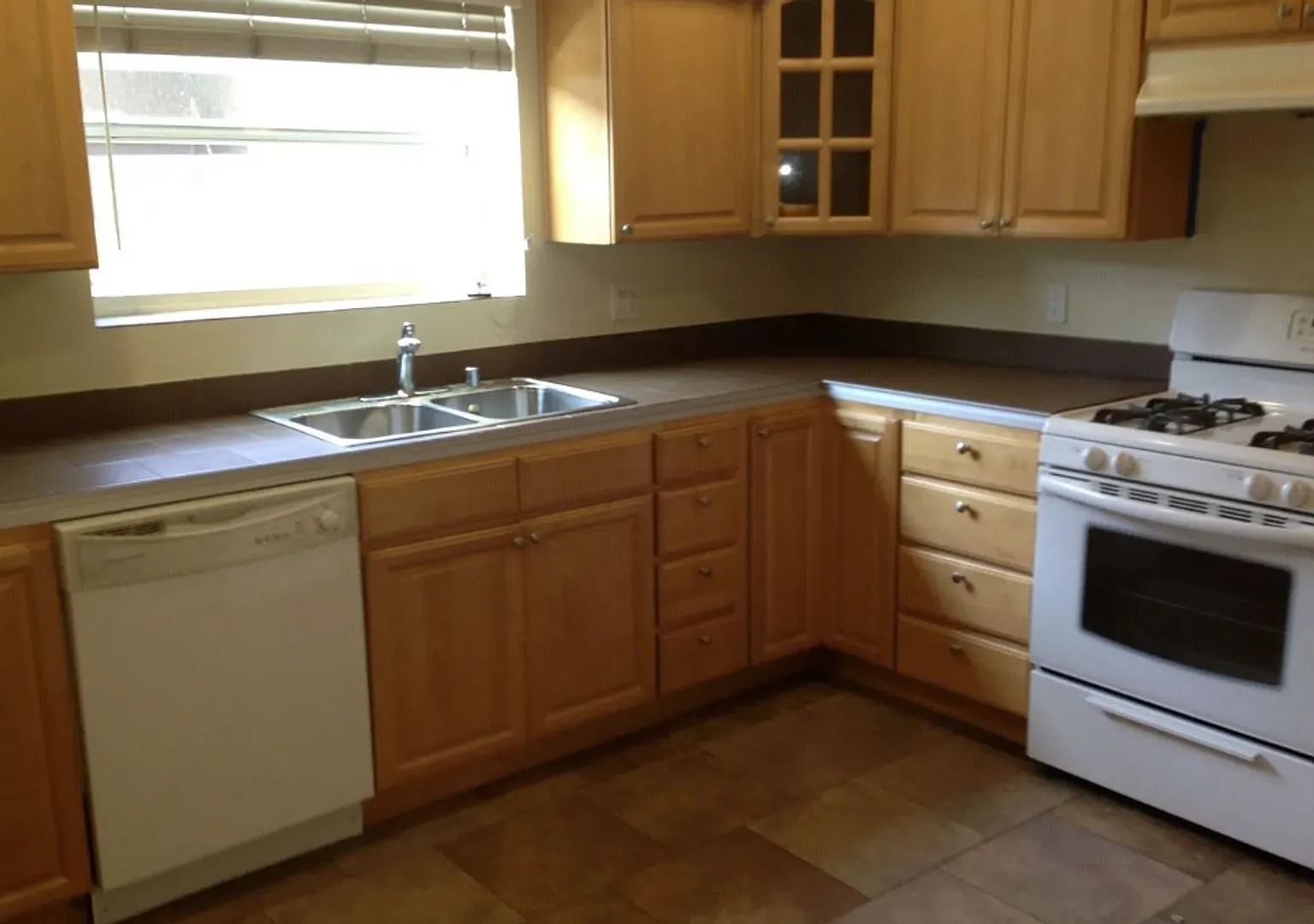 6033 Eleanor Ave — Photo 3