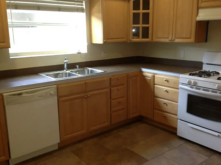 6033 Eleanor Ave — Photo 3