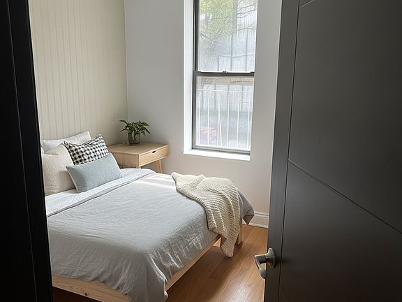 4th image of 8 W 108th St APT 32