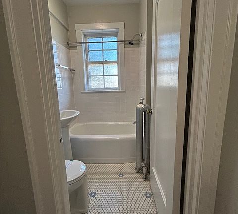 3rd image of 1601 W Thome Ave APT 3C