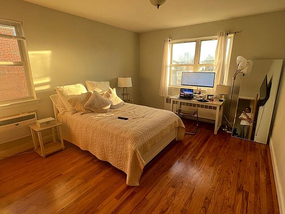 2nd image of 1134 Vincent Ave
