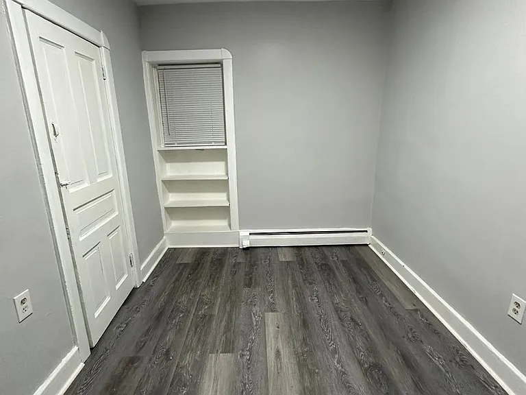 437 Sharon Ave — Photo 6