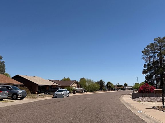 4th image of 1449 W Mohawk Ln
