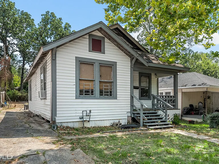 315 Robinson Pl — Photo 3