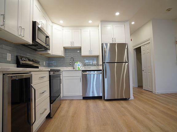 3rd image of 521 Massachusetts Ave APT 6