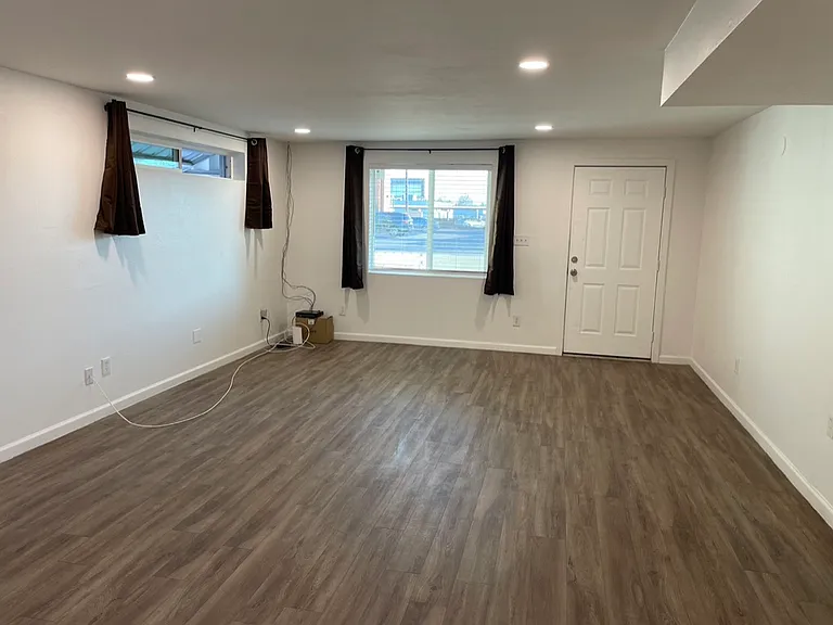 618 E Clarendon Ave #B — Photo 4