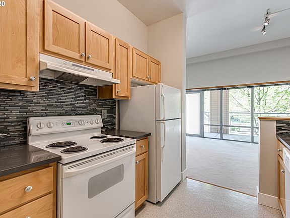 5th image of 701 Columbia St APT 104