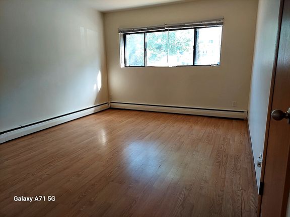 4th image of 2210 Pillsbury Ave #1